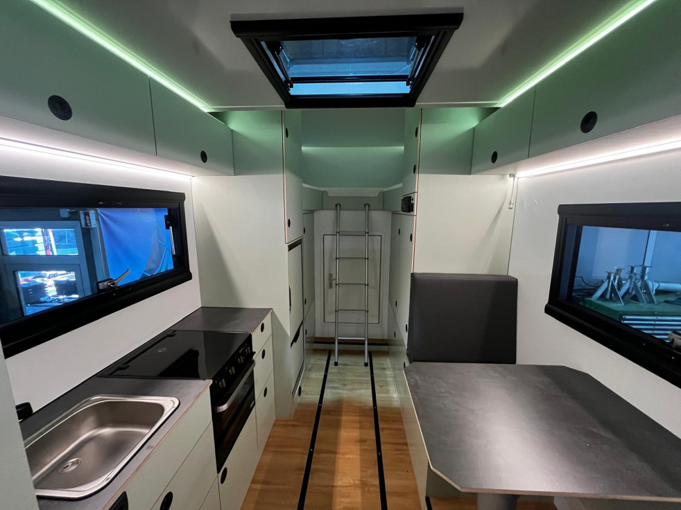 Iveco Daily 4x4 mit Alkoven Sitzplatz 