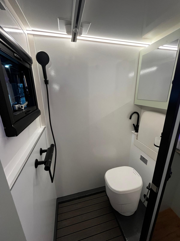 Iveco Daily 4x4 mit Alkoven Dusche & Toilette