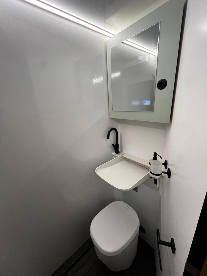 Iveco Daily 4x4 mit Alkoven Lavabo